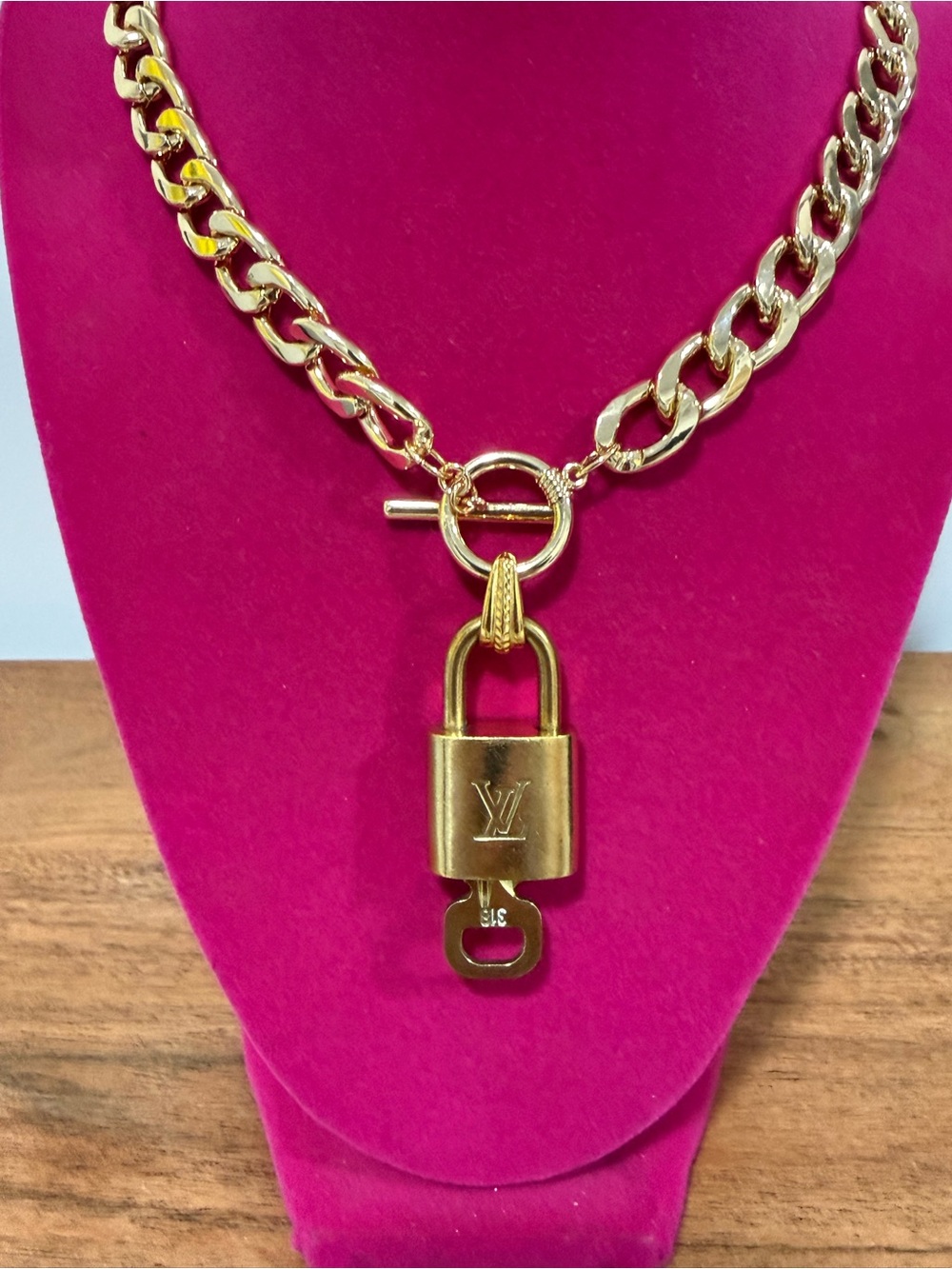 Authentic Louis Vuitton lock-n-key set with unbranded 18" gold plated chain. - Picture 2 of 6